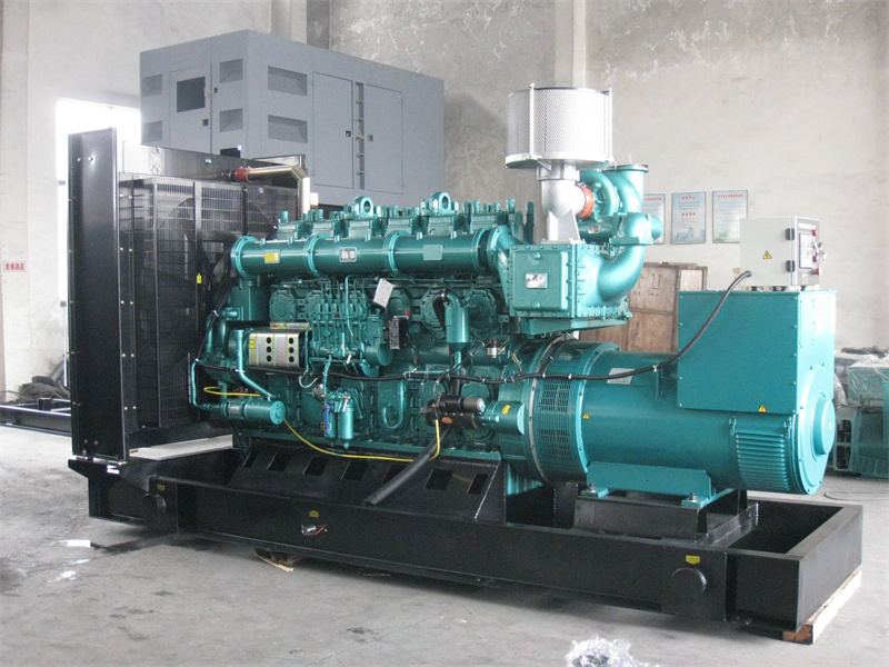 槐荫200KW 柴油发电机的油耗是多少？